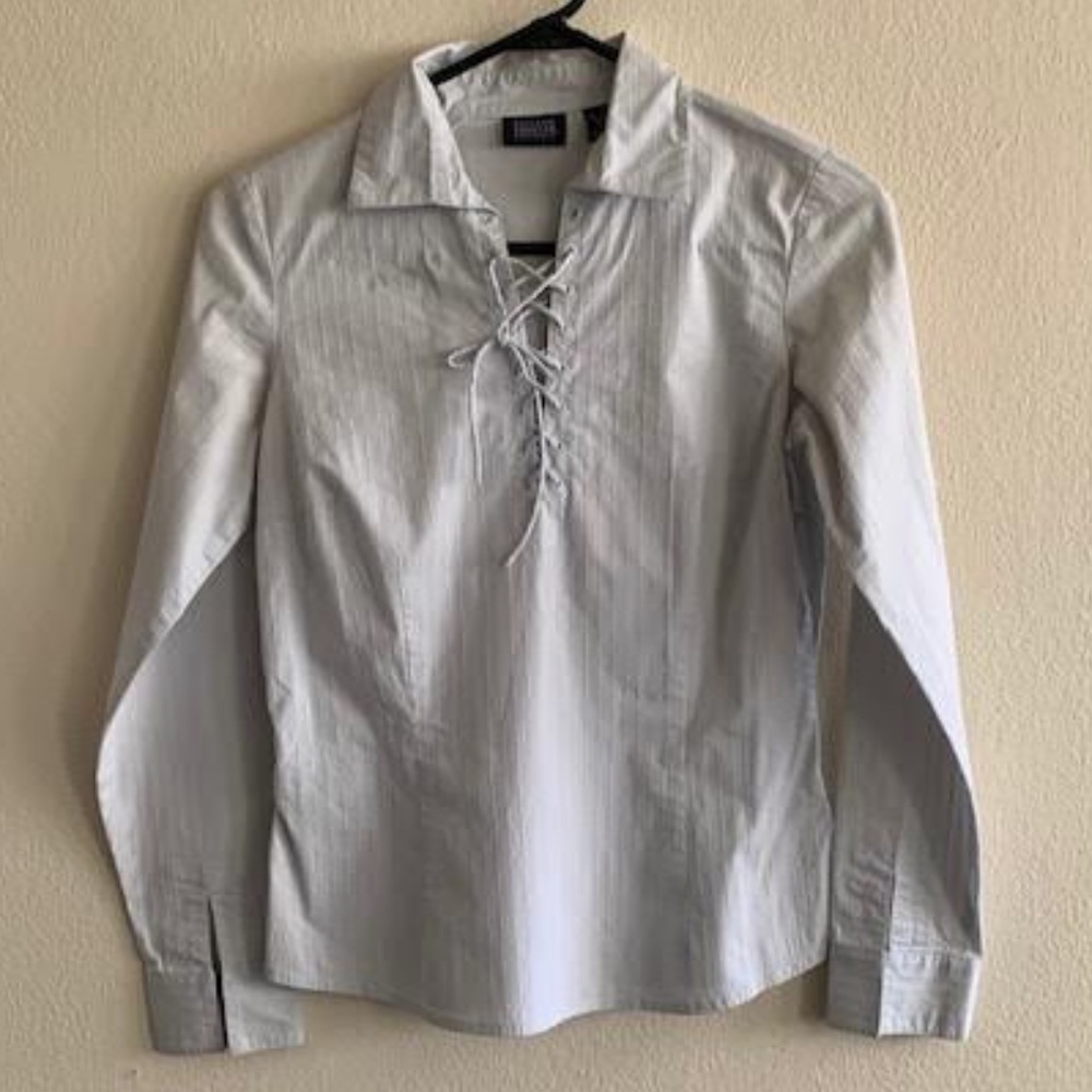 Hillard & Hanson lace up top